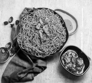 Chicken schezwan noodles