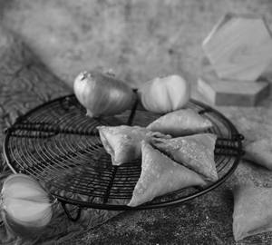 Onion Samosa Pack Of 5pcs