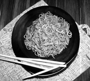 Hakka Noodles (Veg)
