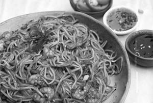 Chilli garlic noodles      [prawns]