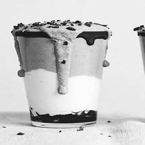 Vanilla Shake With Choco Chips