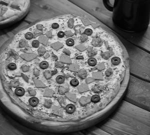 Tandoori chicken  pie pizza