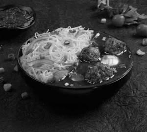 Hakka Noodles & veg Manchurian Gravy