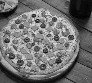 American  chicken  feast pizza