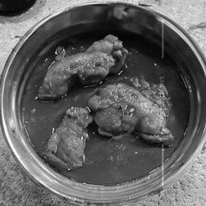 Chicken hongkong [gravy]