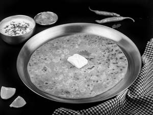 Aloo Paratha (1 Pc) & Curd