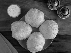 Poori Basundi (4 Pcs)