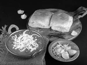 Cheese Pav Bhaji (2 Pcs Butter Pav)
