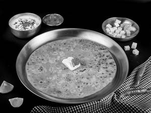 Paneer Paratha (1 Pc) & Curd