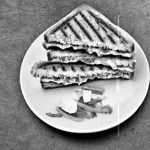 Omelette Grilled Sandwich [Cheese]