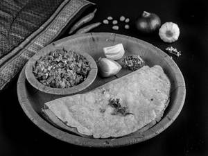 Zunka Bhakri & Thecha