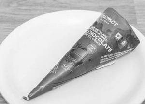 Dark chocolate cone ice cream [110 ml]