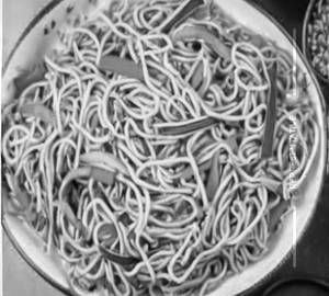 Veg hakka noodles