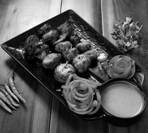 Achari Mushroom Tikka [12 Pieces]