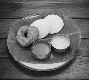 Idli 2 vada 1