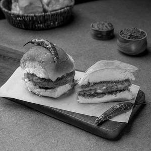 Makkai Palak Vada Pav
