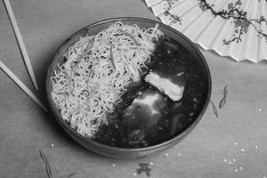 Egg Burnt Garlic Noodles With Chicken In Black Pepper Sauce