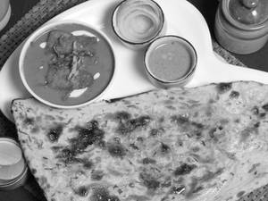 Soya Chaap Gravy + Butter Naan