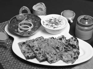 Channa Masala + Raita + Stuff Kulcha (1 Pc)