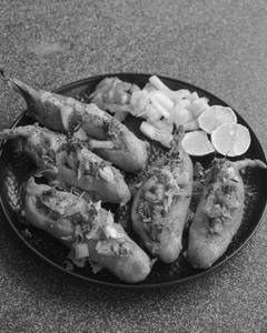 Onion Mirchi - 4 Pcs