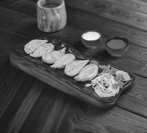Veg steamed momos [6 pieces]