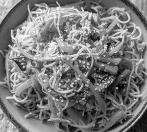 Egg hakka noodles