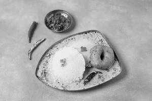 Idli Vada Chutney (2 Pcs)
