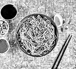 Egg hakka noodles