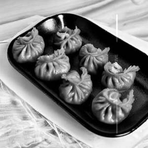 Crispy fried chicken momos