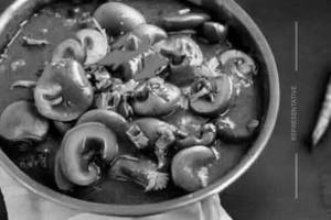 Scheywan mushroom  gravy