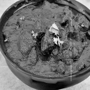 Claypot ras e dar mutton curry