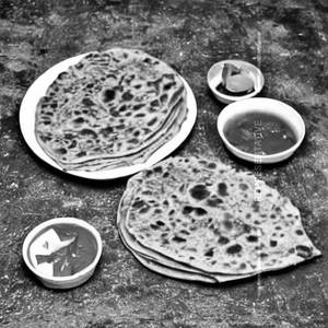 Palak Pyaz Paneer Paratha 