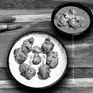 Dhai Pakoda Curry
