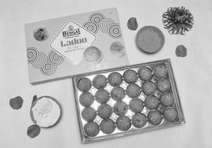 Besan Ladoo desi ghee - dry fruit