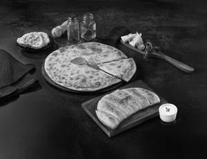 Cheese Lover's Pizza [7" Regular]+ Garlic Bread...