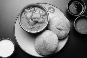 Dal Kachodi With Aloo Sabji