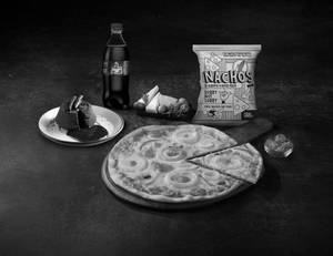 Earthy Veg Pizza [7" Regular]+ Chocolava+ Nacho...
