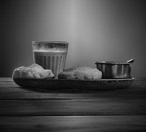 Desi Chai With 2 Aloo Pyaz Kachori