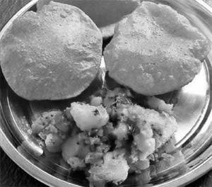 Aloo Ki Sabji With 3 Poori