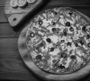Capsicum onion paneer cheesy pizza