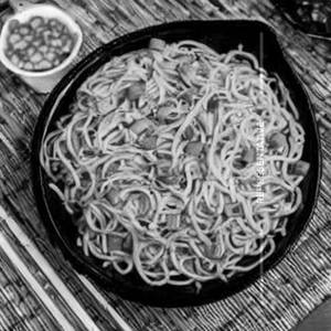 Schezwan Noodles Mushroom