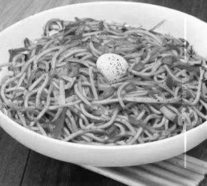 Egg schezwan noodles