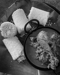 Puttu With Chicken Curry