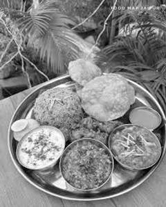 Aaloo+4 puri+veg pulao