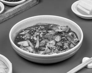 Exotic Vegetables And Cottage Cheese In Schezwan Sauce Gravy