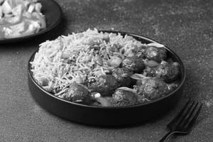 Veg Fried Rice With Veg Manchurian Gravy