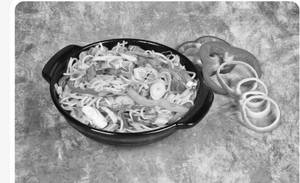 Veg Hakka Chowmein [750 ml container][Serves 2]