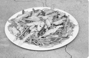 Chicken Hakka Chowmein[Serves 2][750 ml container]