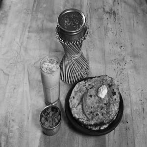 Dal Makhani & Garlic Naan Thali