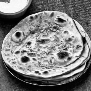 Paneer pyaz tandoori paratha
